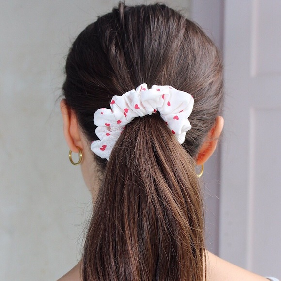 Brandy Melville Red Hearts Scrunchie - Picture 3 of 3